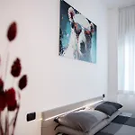 Апартаменты Luxury House In Verro 80 Mq Милан